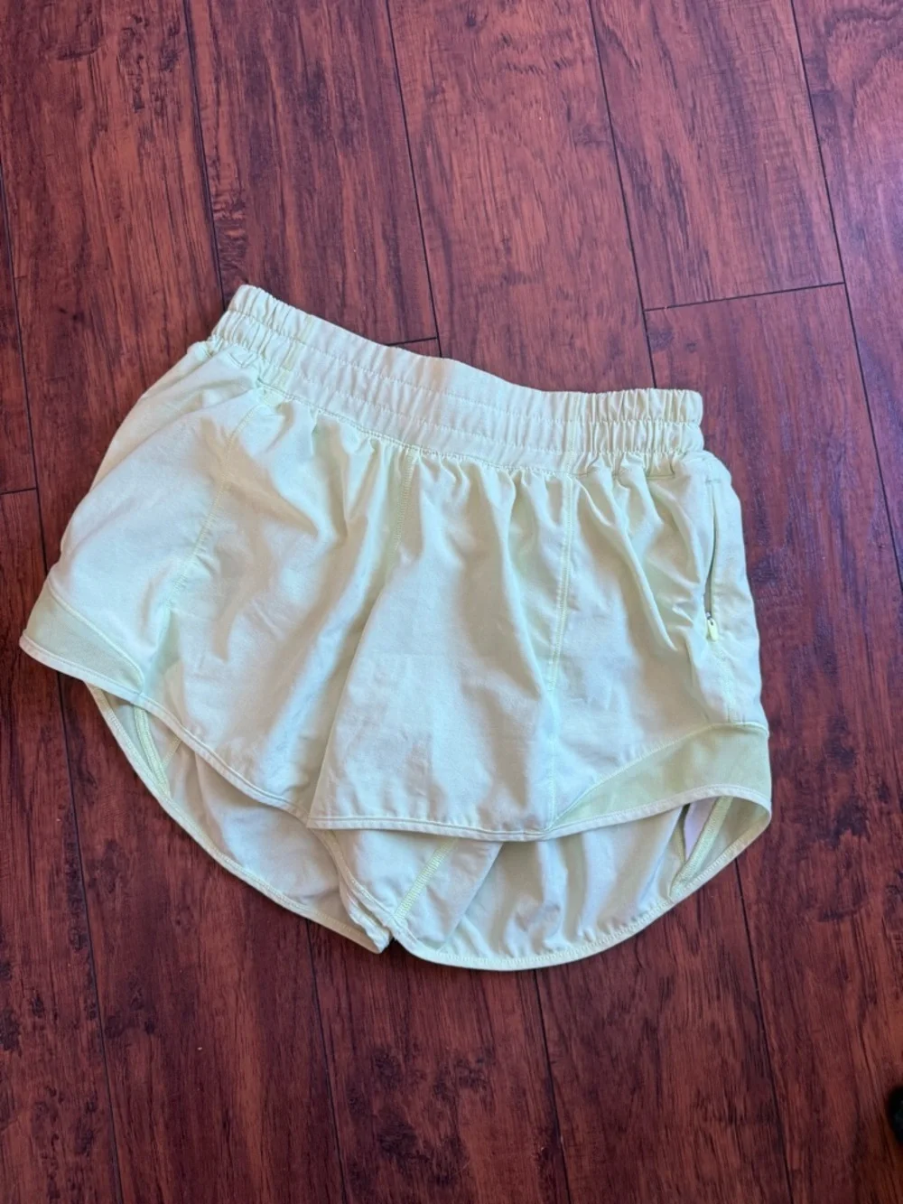 RARE lululemon athletica Hotty Hot 2.5 Low Rise Athletic Shorts Citra Lime | 6